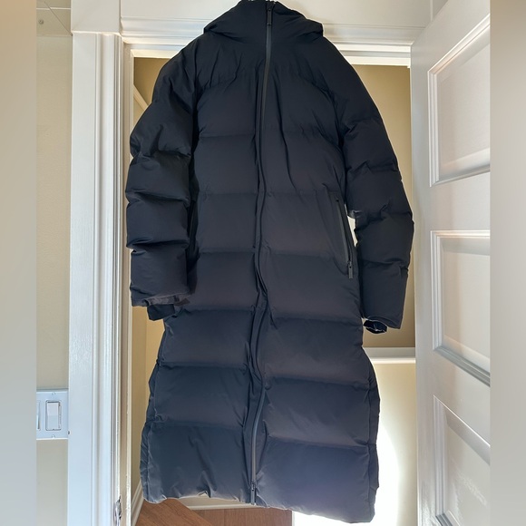 Aritzia The Super Puff₂O™ Long Rainstop™ waterproof goose down puff - Picture 7 of 10